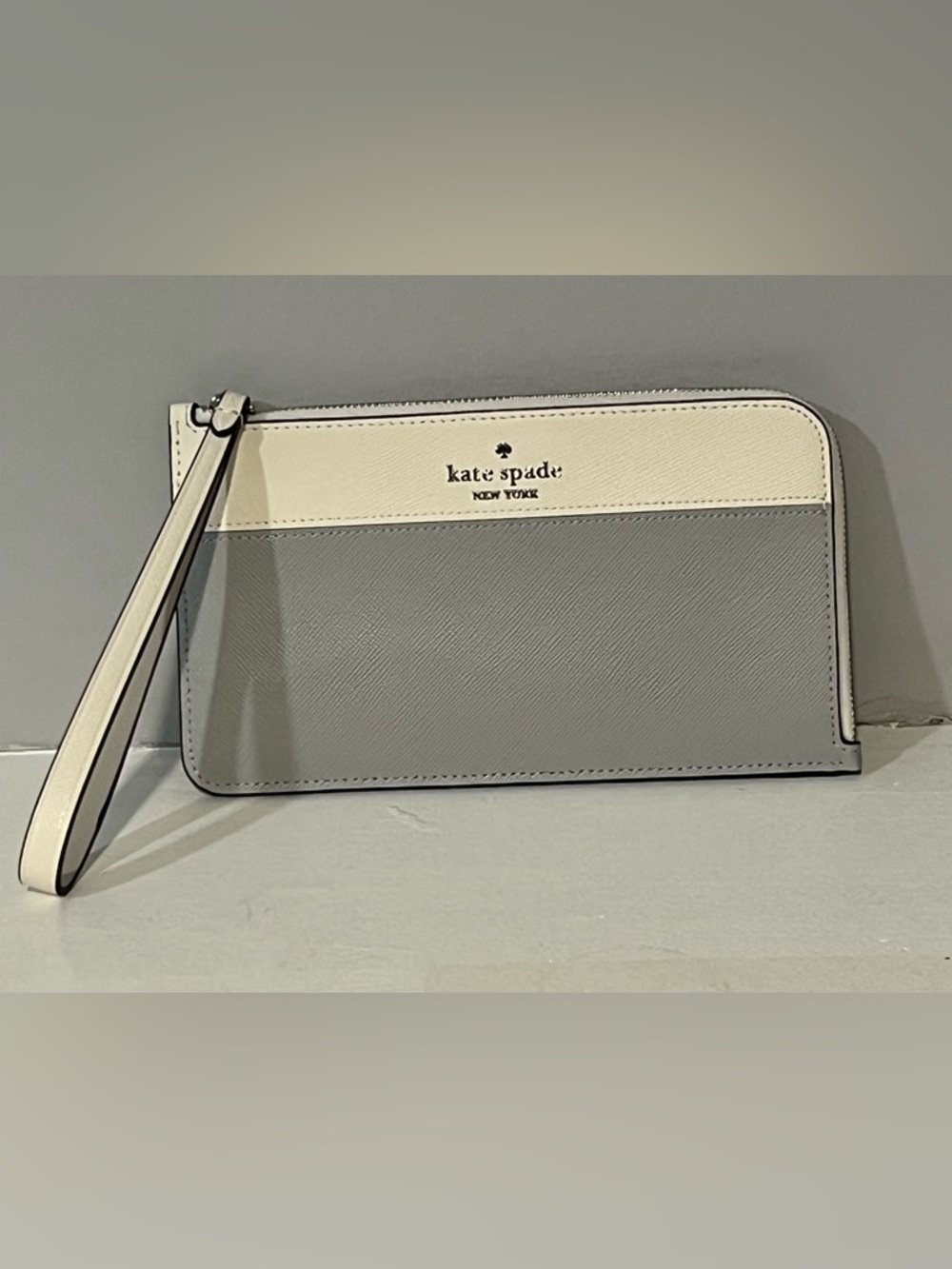 Kate Spade Gray Cream Wristlet Wallet | Saffiano Leather | Chic Minimalist